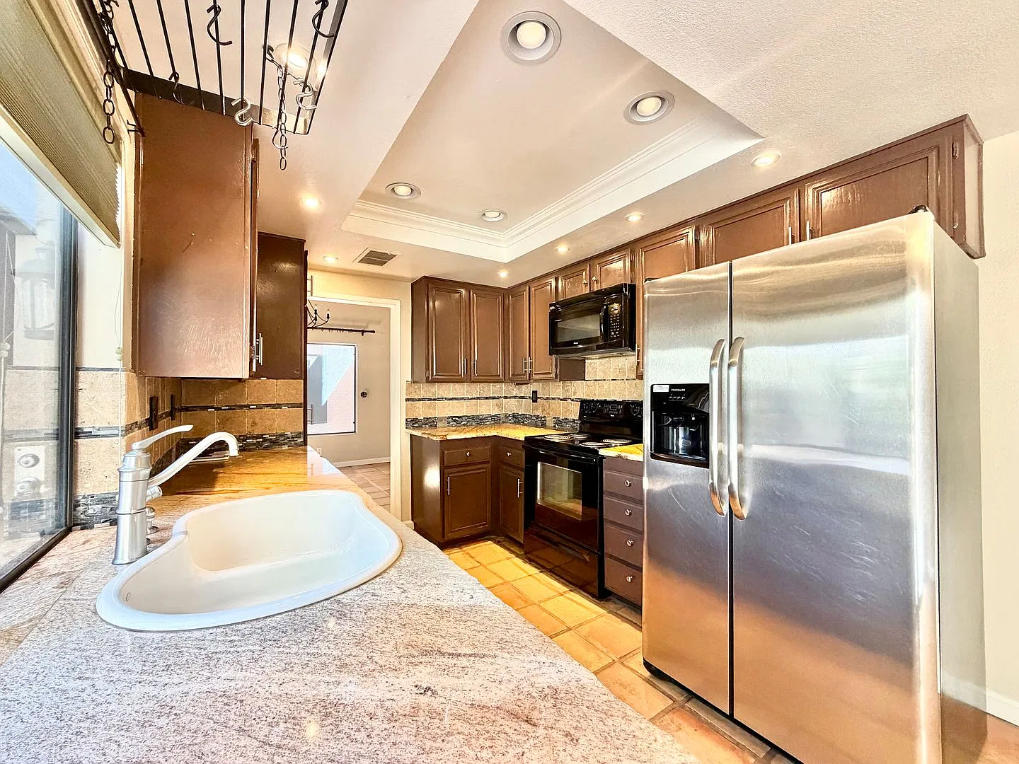 Available Now 3 Bedroom 2 Bathroom Condo In Palm Desert — Photo 3