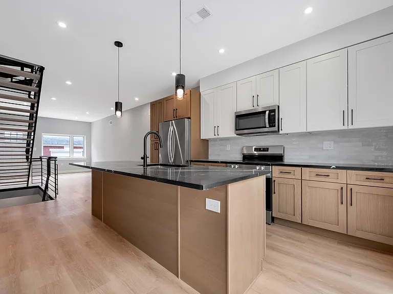 2311 Cross St — Photo 9