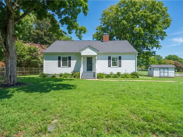 108 Jefferson St, Yadkinville, NC 27055