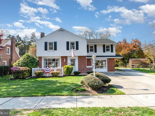 2 Village Rd, Camp Hill, PA 17011