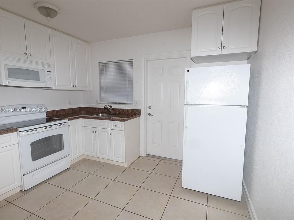 1st image of 3260 NE 19th Ave APT 7