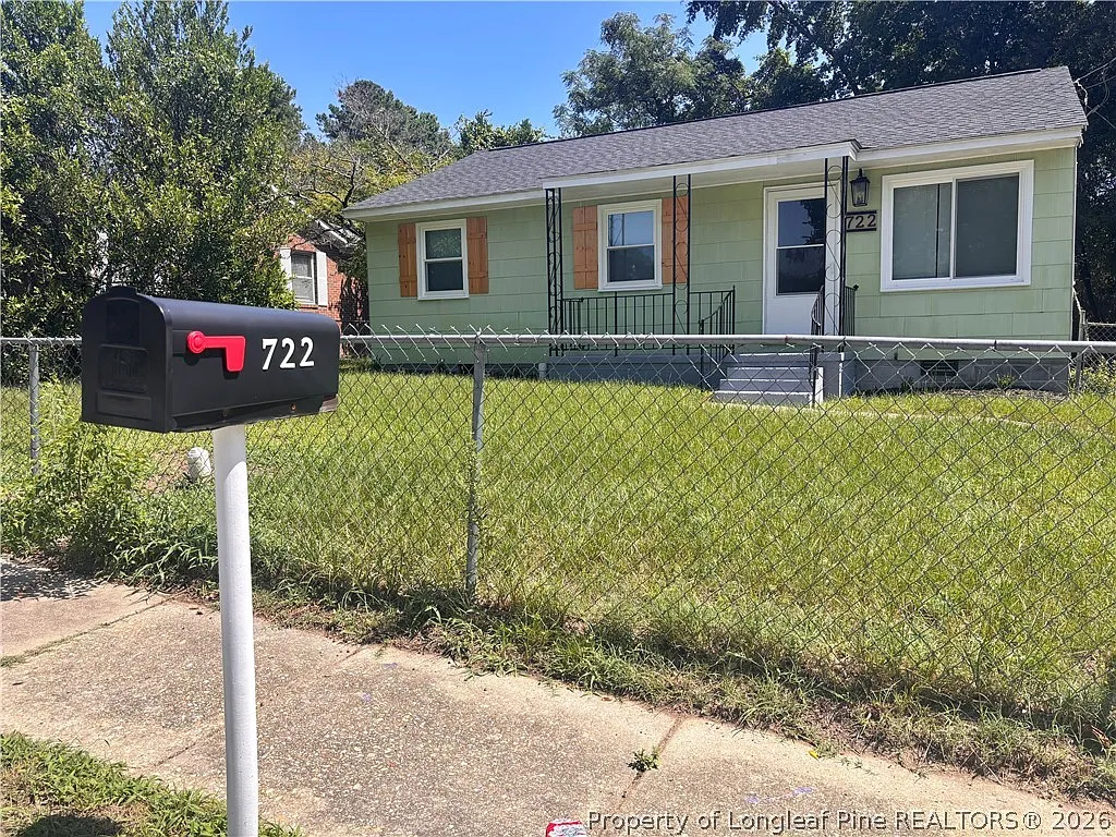 3 bed, 1.0 bath, 875 sqft, $1,500 — Photo 1