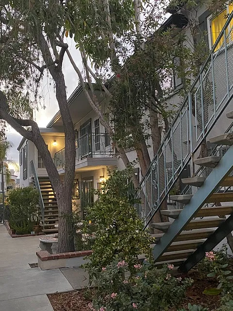 2 bed, 750 sqft, $2,500 — Photo 4