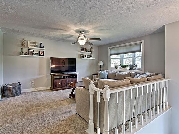 3rd image of 103 Shallowood Cir