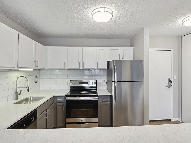 100 Forest Place Apartments — Photo 45