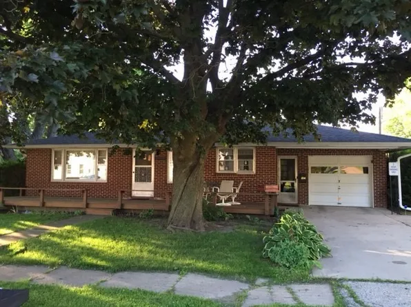 104 E Soper St, Winnebago, IL 61088