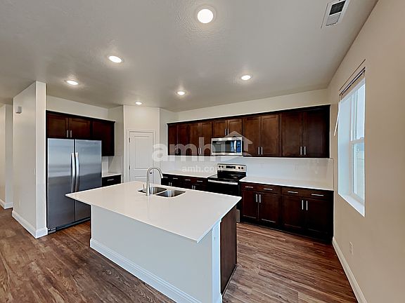 5th image of 302 N Gibbons Ln