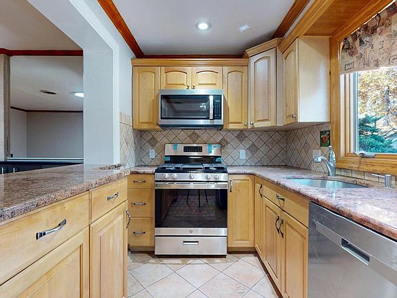 5th image of 119 E Collings Dr