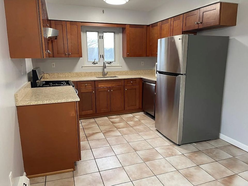 1st image of 146 Primrose Ave Floor 2