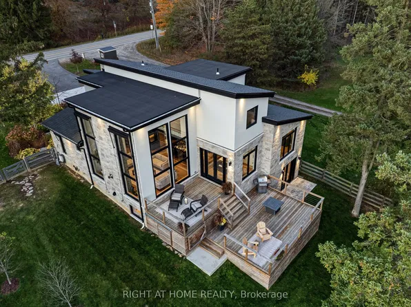 972 Governors Rd, Hamilton, ON L9H 5E3