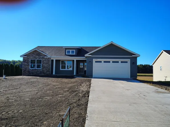 11658 Olive Lake Dr, West Olive, MI 49460