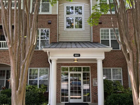 8041 Allyns Landing Way APT 303, Raleigh, NC 27615