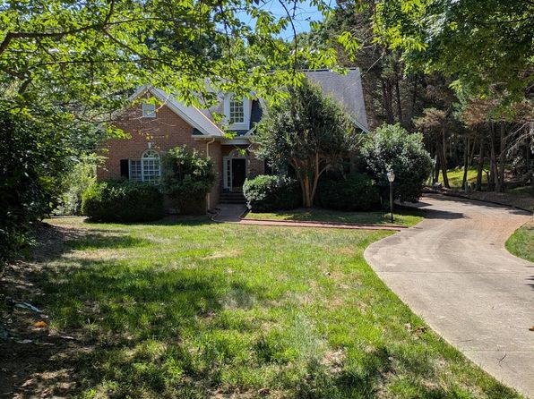 1220 E Pointe Dr