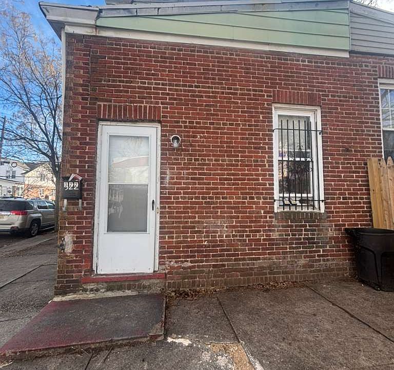 1st image of 322 Dayton St Floor 2