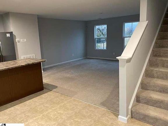 3rd image of 4 Castlebrook Dr