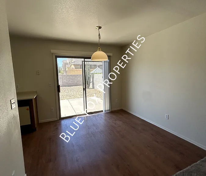2021 W Menzel Dr — Photo 4