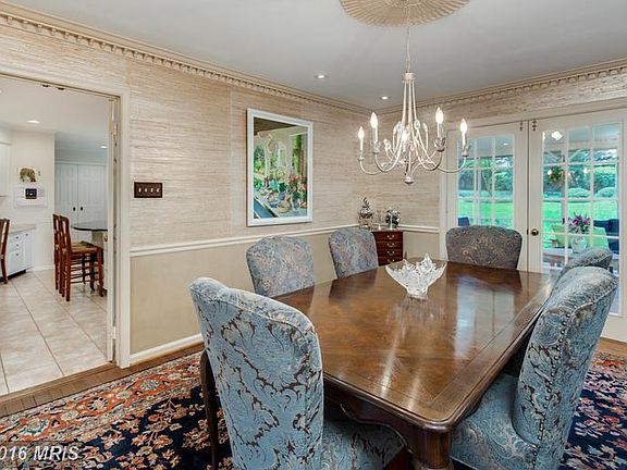 Dining Room w/HW, Crown and Chair Molding