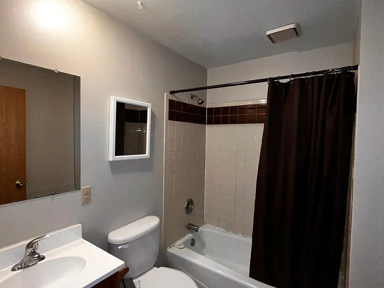 2225 S Kinnickinnic Ave #2 — Photo 3