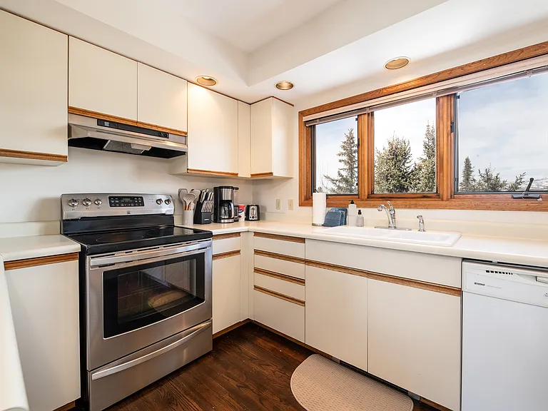 332 Cherry Dr — Photo 10
