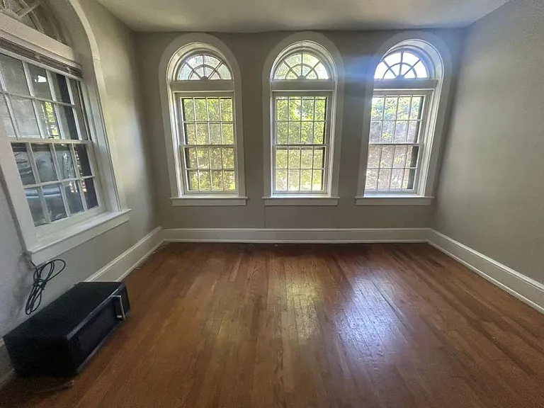 2254 Bryn Mawr Ave — Photo 3
