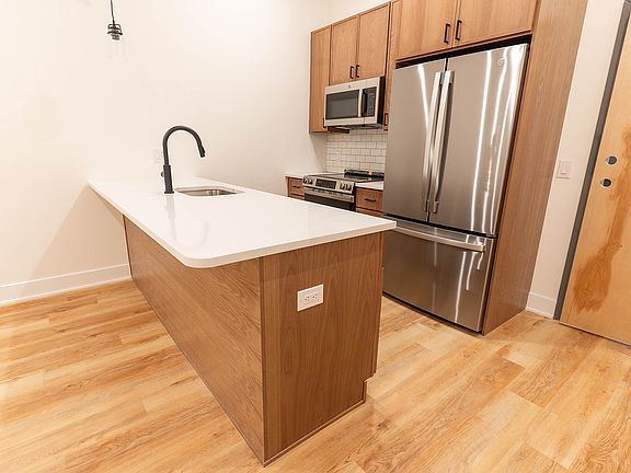 2nd image of 915 S 12th St #4