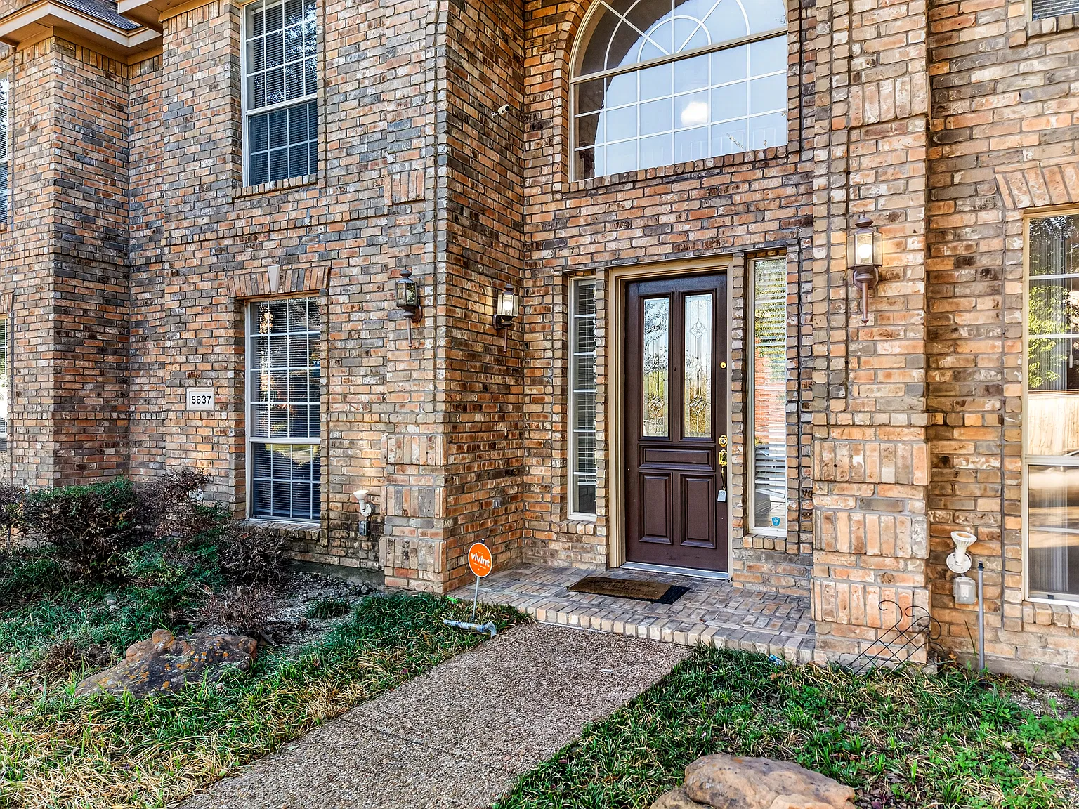 6 bed, 3758 sqft, $3,300 — Photo 1