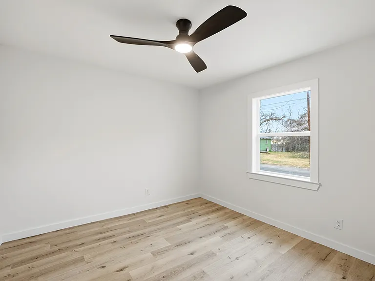 1221 Chestnut St — Photo 9