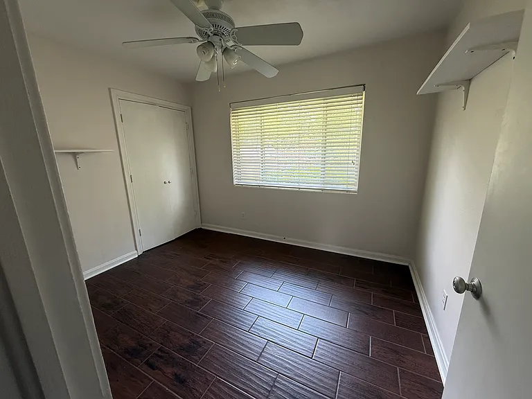 901 NW 20th Ter — Photo 8