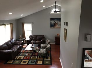 217 S Pembroke Dr, Schaumburg, IL 60193