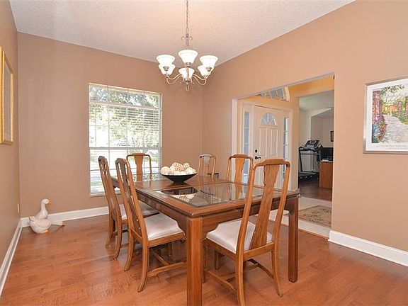 4th image of 703 Bentley St