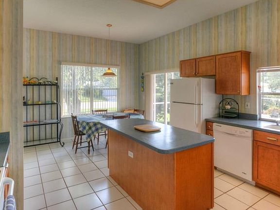 5th image of 18305 Saint James Ct