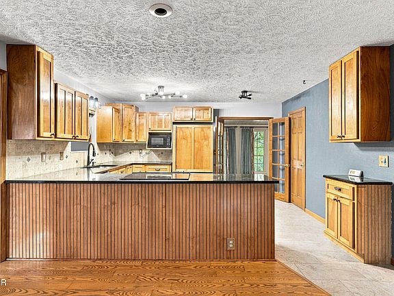5th image of 2459 Amanda Ln