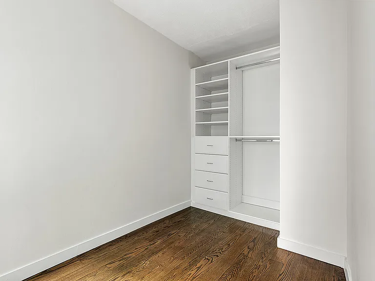 332 E 4th St #21 — Photo 5