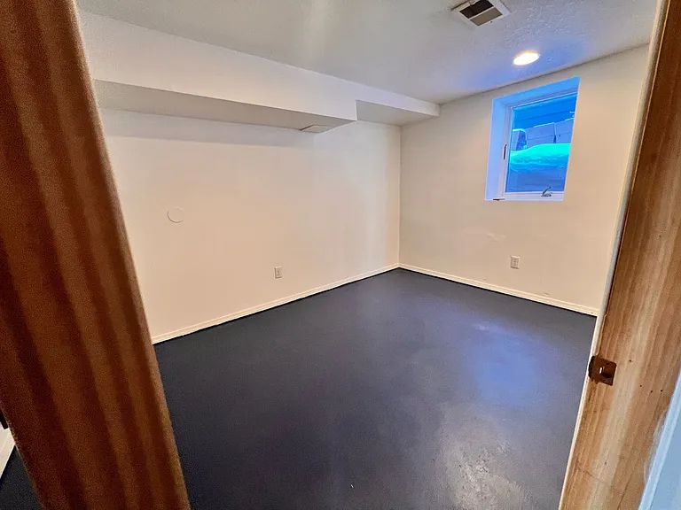 1160 Farrington St — Photo 5