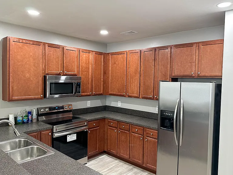 912 Southmoor Dr #203 — Photo 6