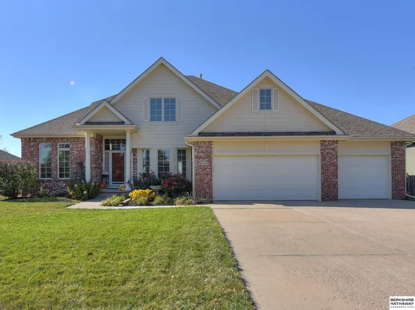 8704 S 97th Ave, La Vista, NE 68128