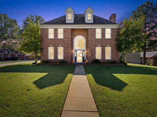 3206 Player Dr, Longview, TX 75605