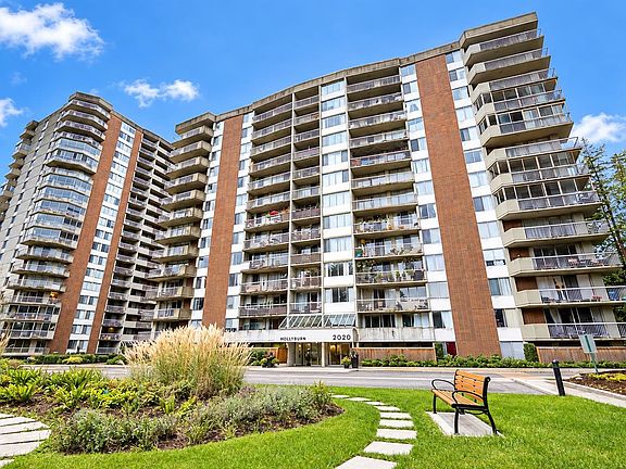 2nd image of 2020 Fullerton Ave #603