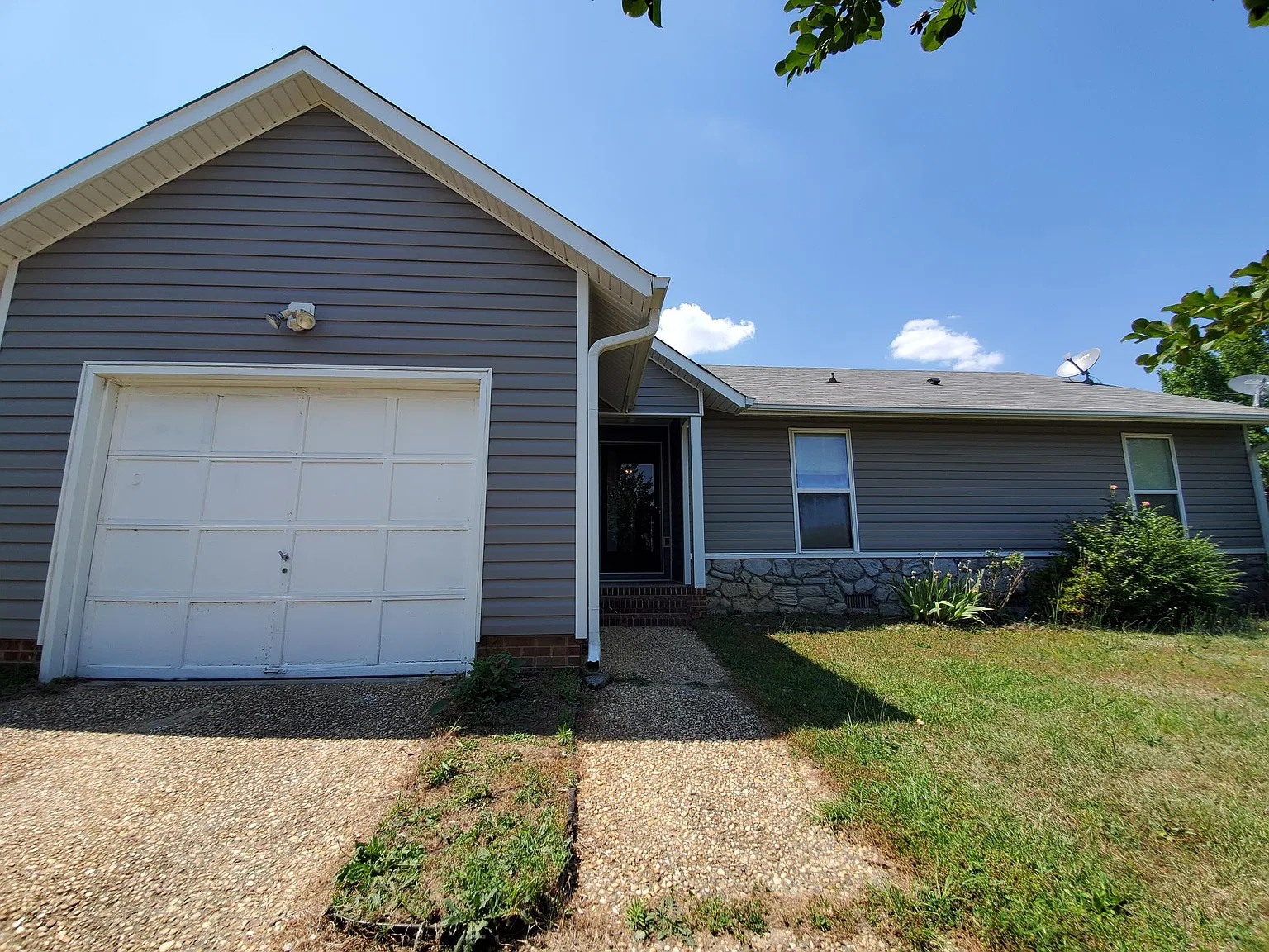 1257 Bromley Dr — Photo 3