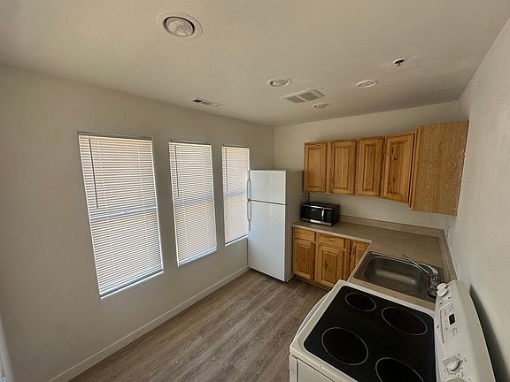 3rd image of 1039 E 600 S #10-SGS14