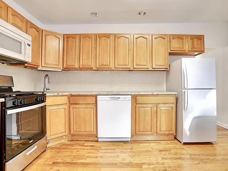 228 Brunswick St #2 — Photo 5