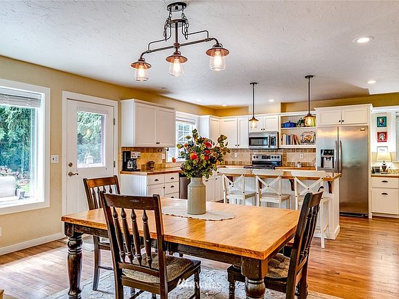 4th image of 5515 Arrowhead Place NE