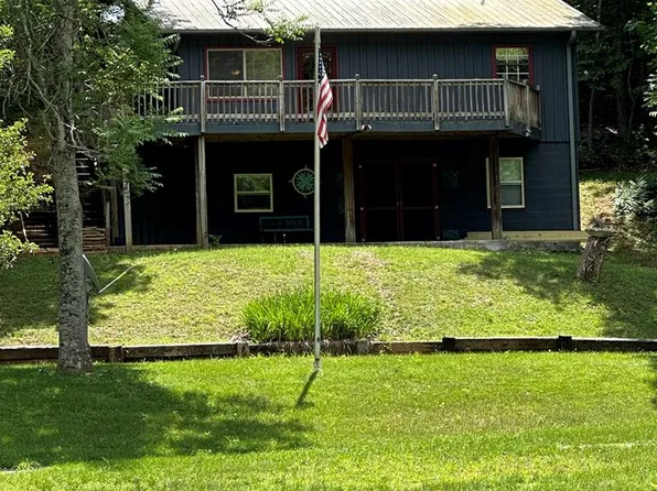 135 River Place Rd, Galax, VA 24333