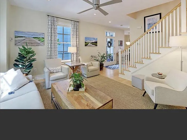 8 Brewster Ct — Photo 3