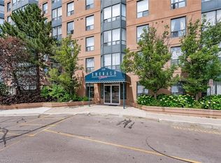 135 Hillcrest Ave #507, Mississauga, ON L5B 4B1