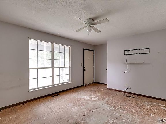 4th image of 4028 San Fernando Ln