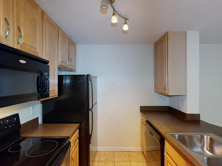 The Breyley Apartments — Photo 40