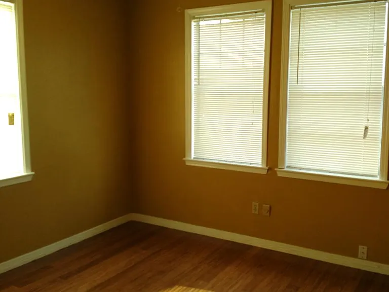 1510 Sumner St — Photo 5