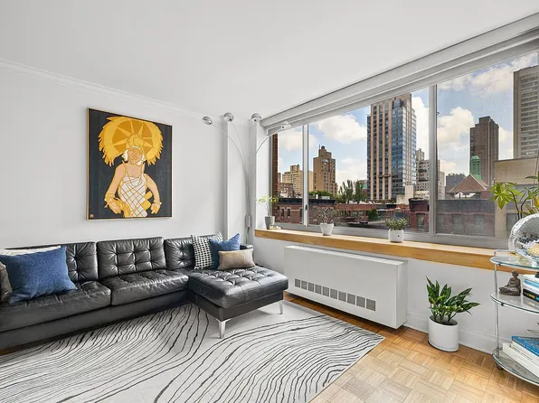 350 E 82nd St APT 6T, New York, NY 10028
