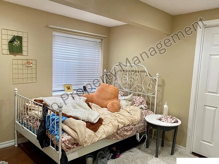 1637 Westbridge Dr #J3 — Photo 8